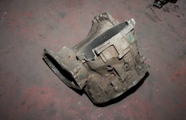 FORD CUSTOM 310 L 125 PS ÇIKMA PARÇA FORD TRNSİT 4X4 ŞANZIMAN MUHAFAZSI